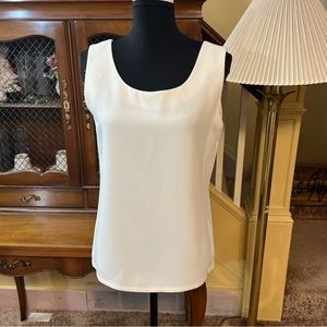 ❤️Ilie WACs Vintage Cream Sleeveless Shell in Pristine Condition.  Size 8.